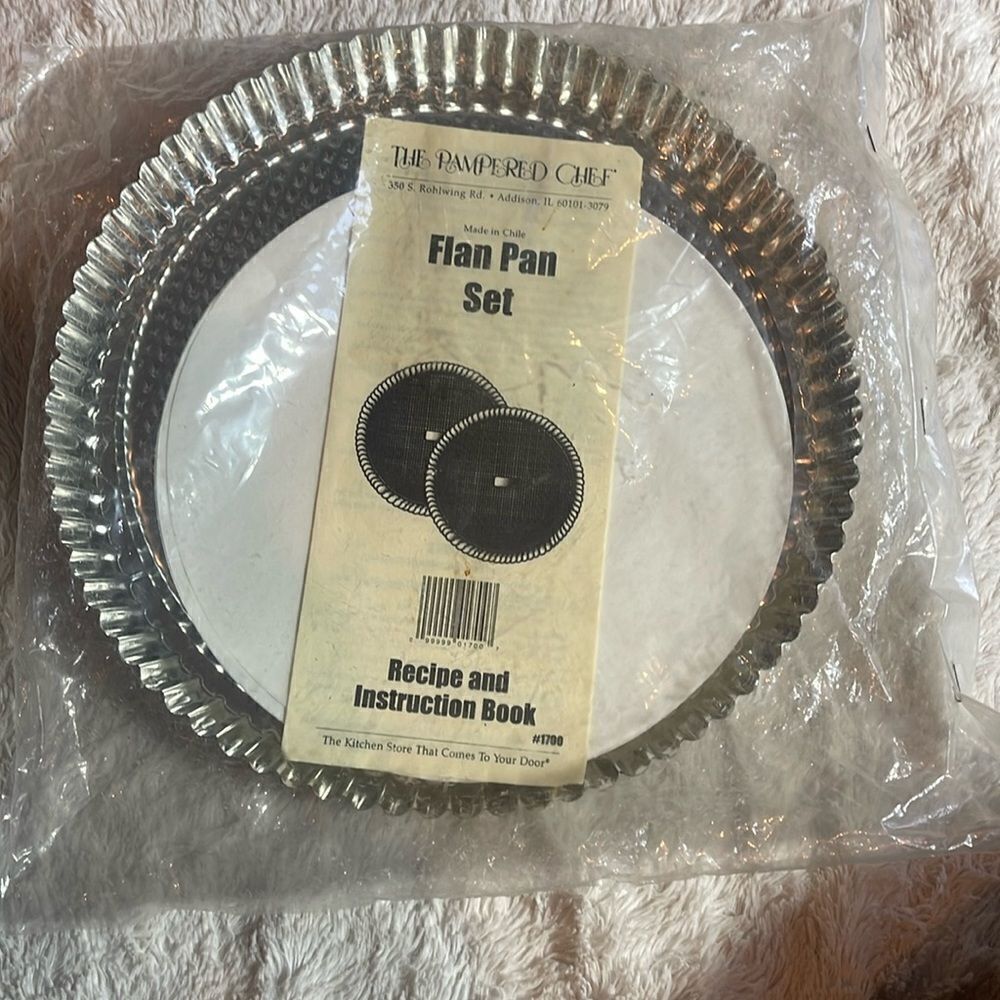 NEW the pampered chef flan pan